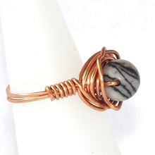 Load image into Gallery viewer, Zebra Marble &amp; Copper Ring - size 5.5