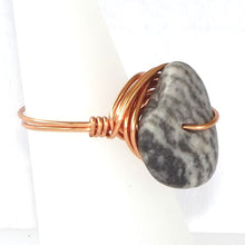 Load image into Gallery viewer, Zebra Marble &amp; Copper Ring - size 6.5